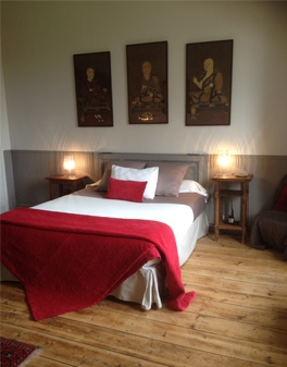 A presentation of the Marguerite d’Angoulême room - Chateau de Maumont - Les logis de la touvre